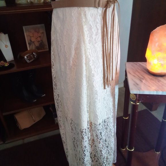 White, lined, Lace Skirt, w/belt. Sz L - Picture 8 of 11